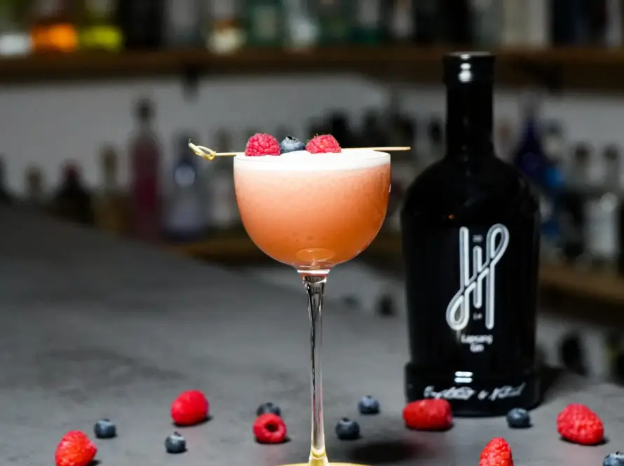 Der Cocktail “Smoky Berry” nach einem Rezept von David Gran