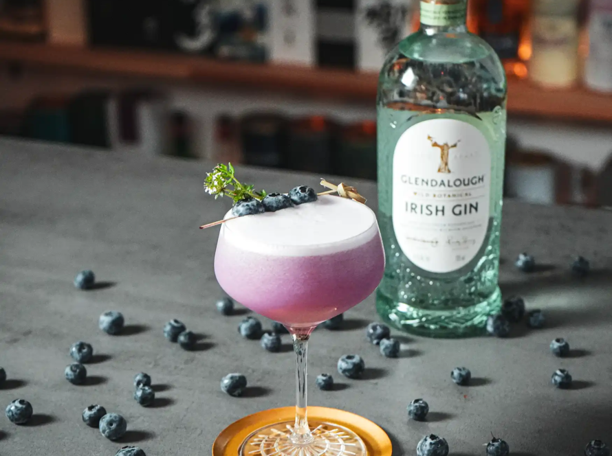 Ein Bild des Irish Berry Sour Cocktails.