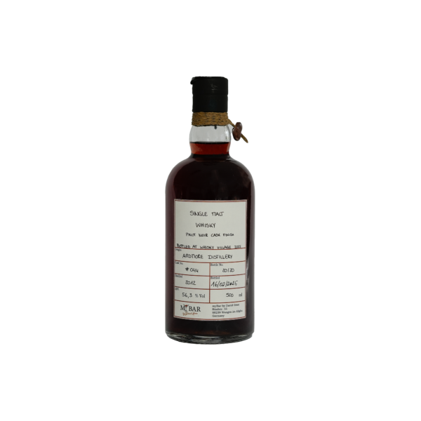 Ein Bild des Ardmore Single Malt Whiskys aus einem Ruby Port Fass, handfilled auf dem Whisky Village.