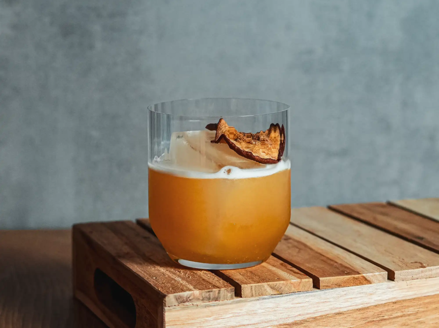 Ein Bild des Miso Birne Cocktails.