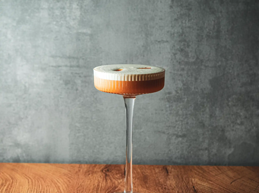 Ein Bild des Karamellschatten Cocktails.