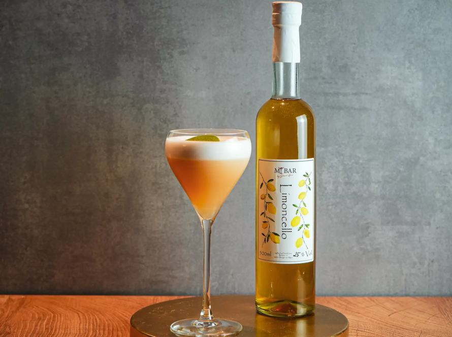 Sommerabend an der Amalfi Küste Cocktail mit myBar Limoncello.