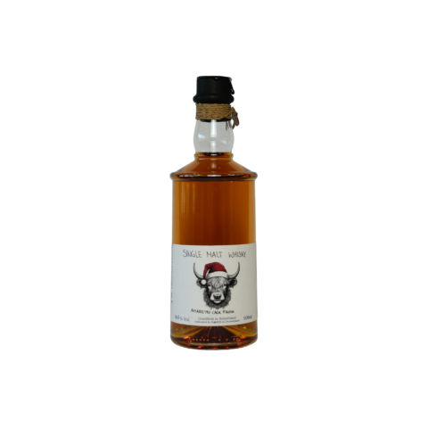 Ein Bild des Weihnachtswhiskys No. 2 2025 aus einem Amaretto Fass.