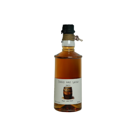 Ein Bild des Brigantia peated Single Malt Whiskys aus dem Pinot Noir Fass.