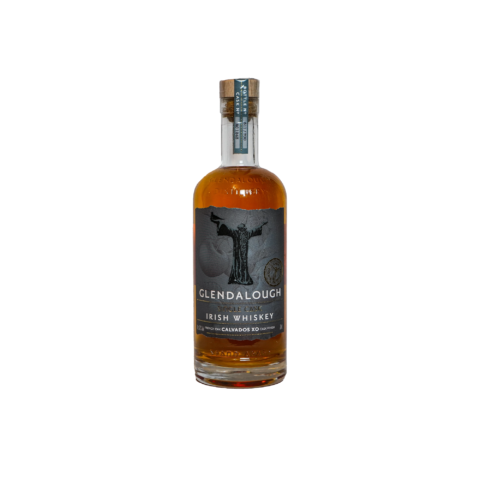 Ein Bild des Glendalough Calvados XO Single Cask Whiskeys.