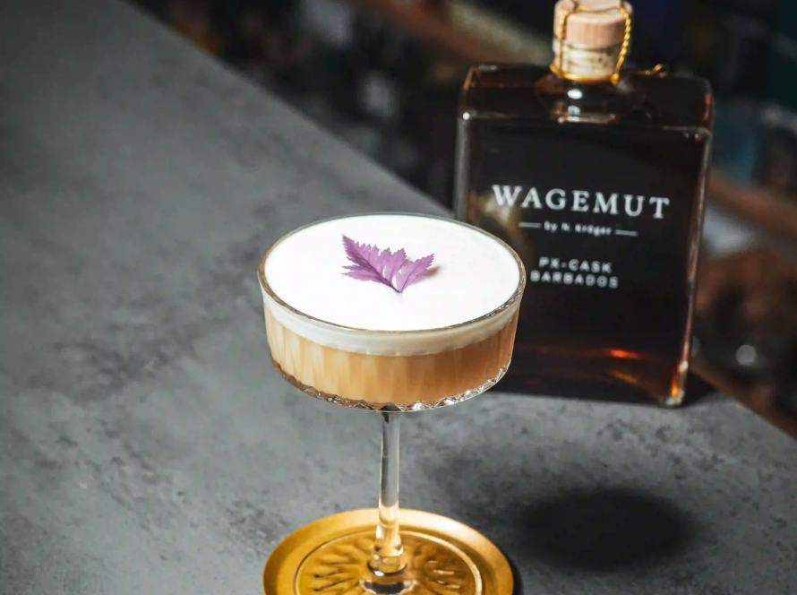 Ein Bild des "Day Glow" Cocktails nach einem Rezept von David Gran