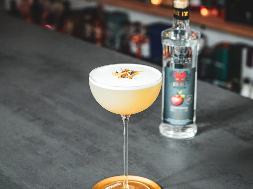Ein Bild des "Delicious Sour" Cocktails nach einem Rezept von David Gran