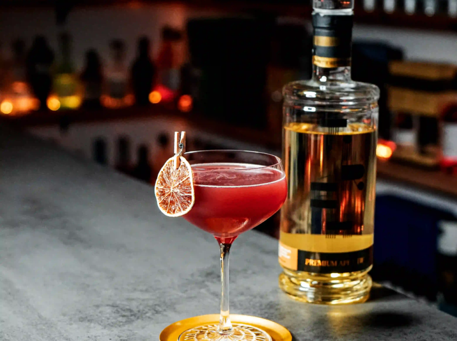 Ein Bild des Tiréh and Sand Cocktails nach einem Rezept von David Gran.