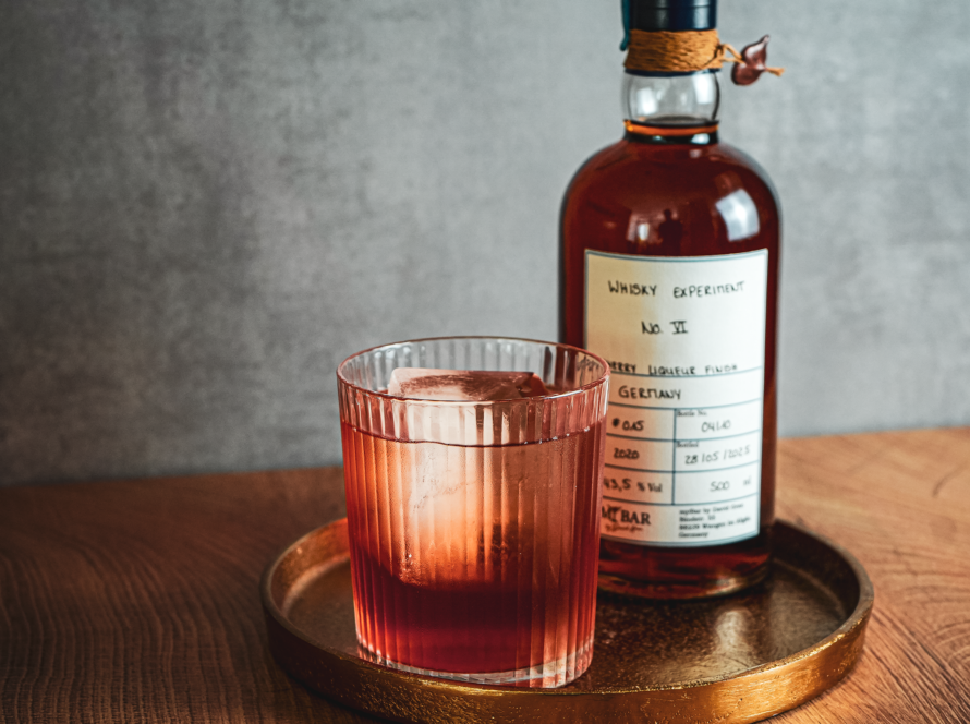 Ein Bild des Doitsu Hanami Cocktails.