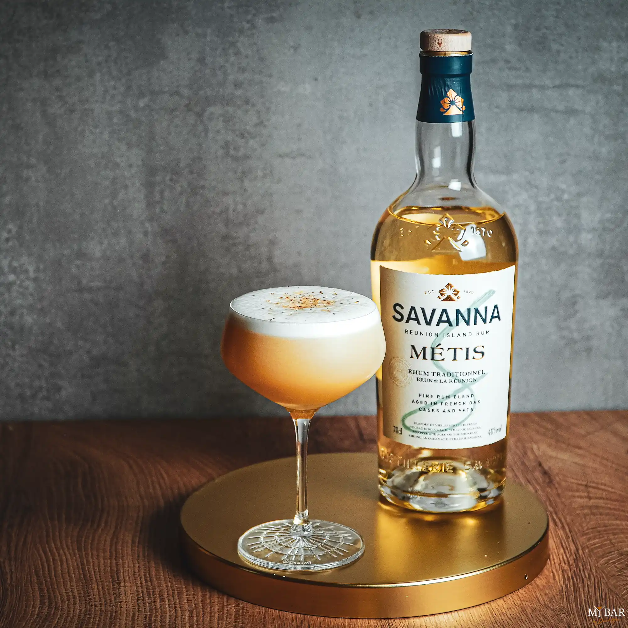 Ein Bild des Erntedämmerung Cocktails mit Savanna Mentis.