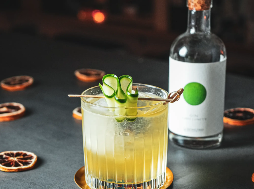 Ein Bild des Green Negroni Sour Cocktails