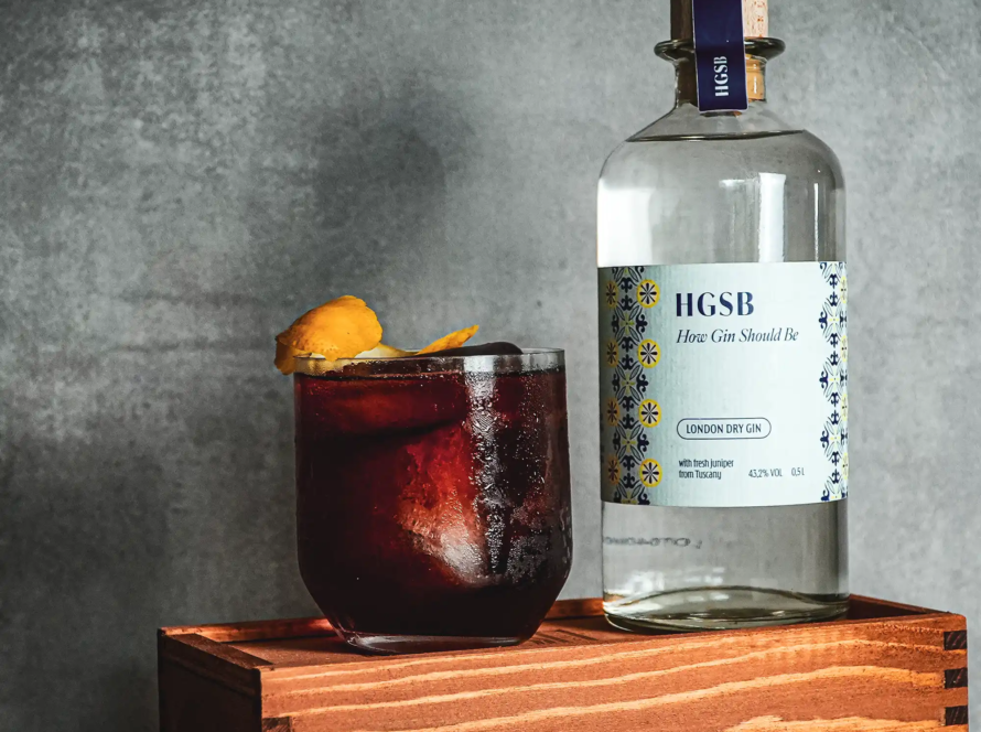 Ein Bild des Bitter Sweet Negroni mit How Gin Should Be Gin von Wagemut.