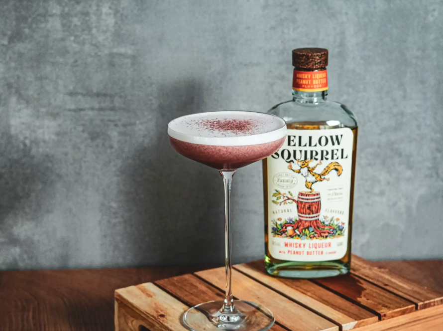 Ein Bild des Peanutbutter Jelly Sour Cocktails.
