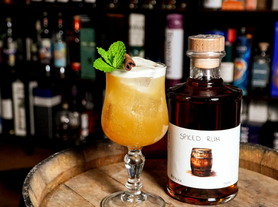 Ein Bild des Pineapple Strom Cocktails.