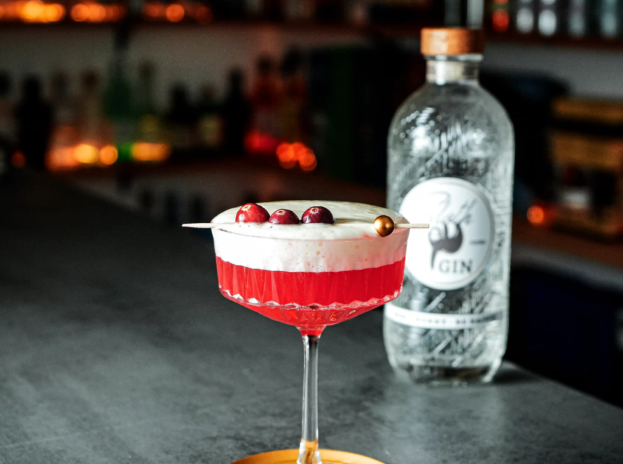 Ein Bild des Santa´s Sunset Splash Cocktails nach einem Rezept von Mixologe David Gran.