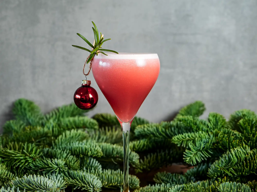 Ein Bild des Scarlet Ash Cocktails.