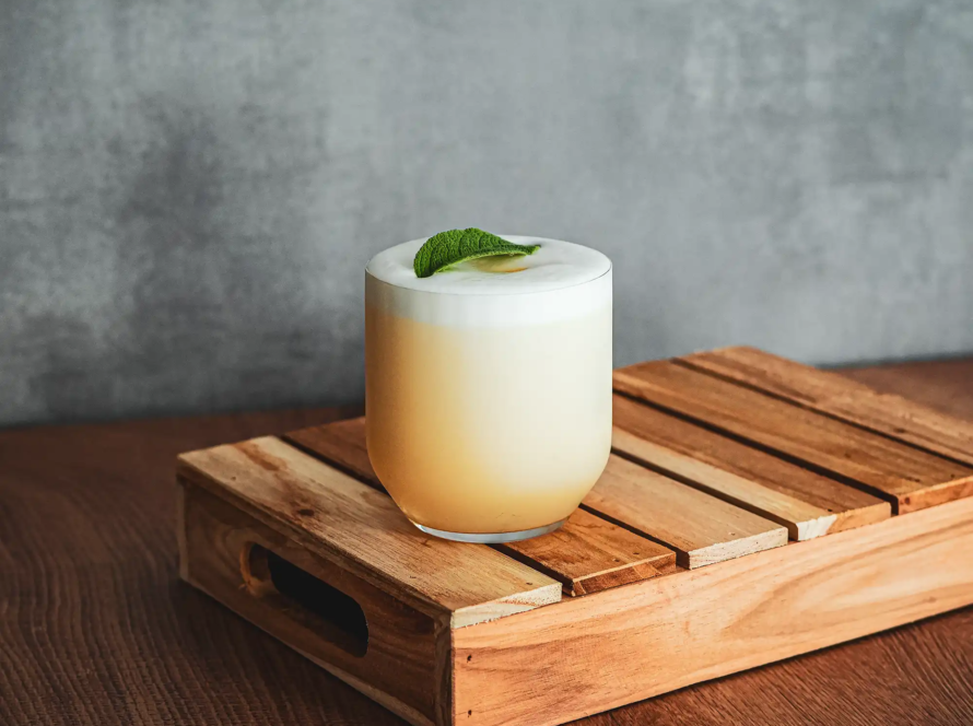 Ein Bild des Smoked Honey Cocktails.