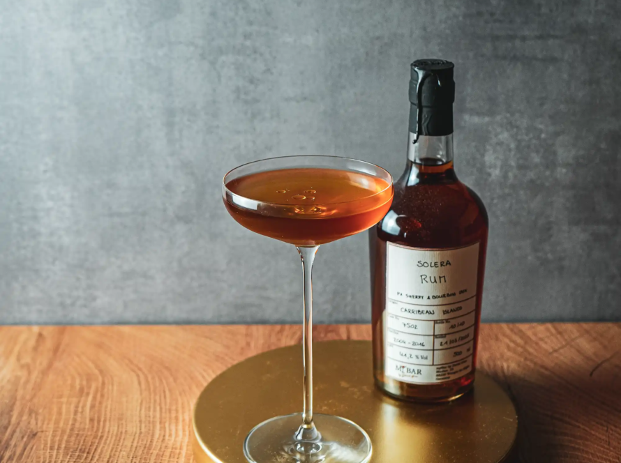 Ein Bild des Solera de Toscana Cocktails mit dem Solera Rum von myBar.